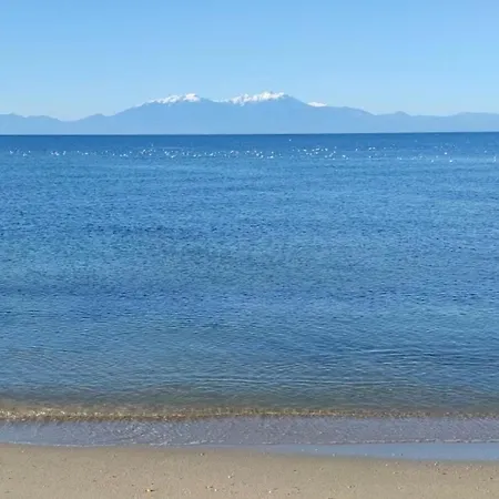 Дом отдыха κ & μ House By The Sea *