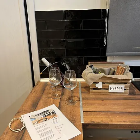 Дом отдыха κ & μ House By The Sea *